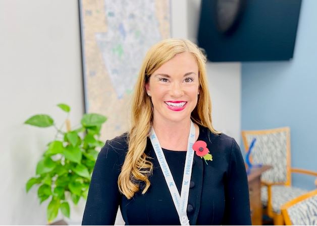 mr_wilsonsclass's tweet photo. Every year our History Club passes out Red Poppies for the teachers to wear for Veteran's Day. Thins year the club presented one to our Superintendent, @jenny_mcgown. Thank you for supporting our Veterans and our Club! @UlrichKISD @KleinSocStudies @KleinISD #VeteransDay2021 https://t.co/H0vyJ2YqTY