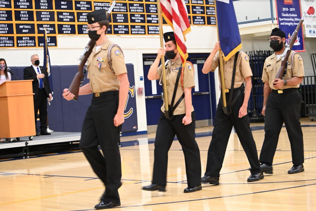 LCPSOfficial's tweet photo. This morning, Loudoun County High School  (@LCHS1954) participated in Veterans Day by honoring community and staff veterans with performances from the NJROTC teams. For more about today's programs, go to: https://t.co/Wn1faAdCni https://t.co/uCBoJIZ4Q6
