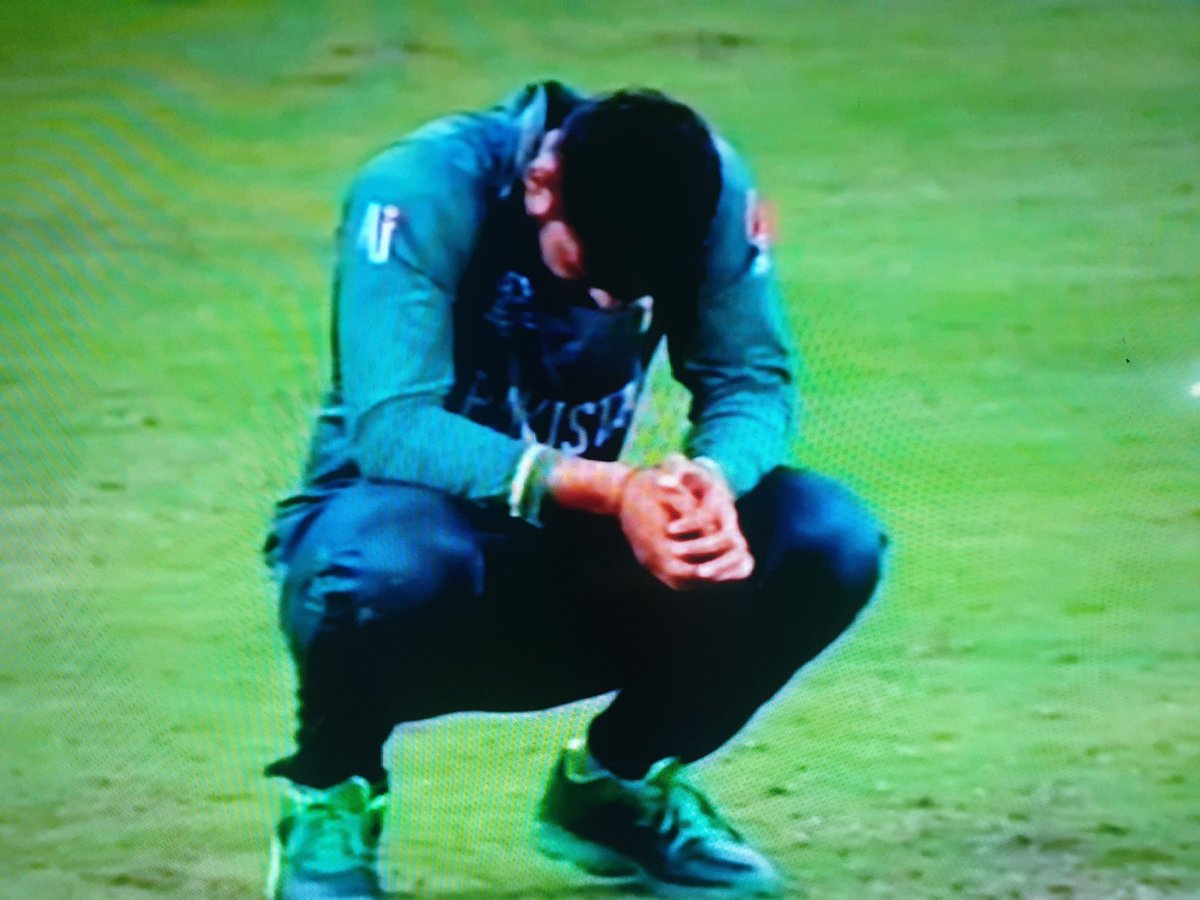 Humour_ex's tweet photo. These scenes break my heart 💔. But nevertheless, well played Pakistan. We are proud of you guys. ❤️#PAKvAUS https://t.co/Lfr2lcQUTM