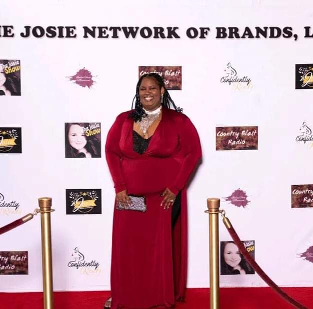 JosieShow's tweet photo. Tonight on The Josie Show at 7:00PM CDT tune in as I chat with JMA winner Lay'na Michelle #RnBEmpress about her new music and what's in store! Listen here: https://t.co/Vxj1fNC1Kx π https://t.co/a8JkocpofZ