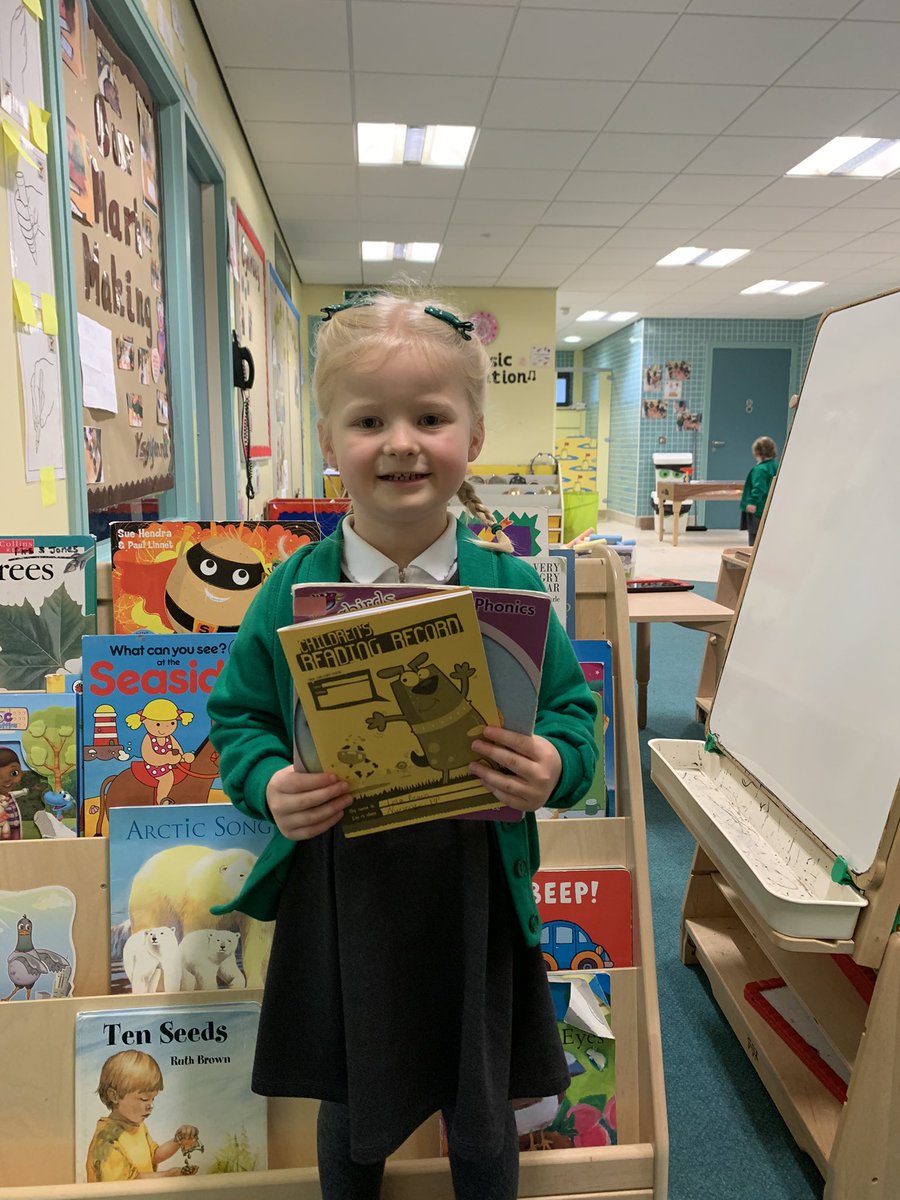 glanhowyprimary's tweet photo. We are bursting with pride and excited to announce we have a reader in #glanfamn 📚 Hardwork, determination and an excellent attitude to learning both in school and at home has made this possible! #CapableLearner @EAS_LLCEnglish #HeadTeacherAward https://t.co/3c8mjmCVPA