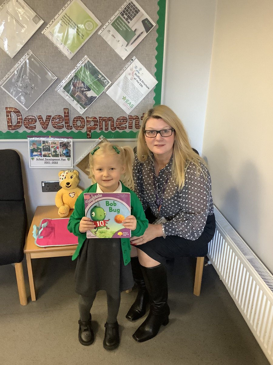 glanhowyprimary's tweet photo. We are bursting with pride and excited to announce we have a reader in #glanfamn 📚 Hardwork, determination and an excellent attitude to learning both in school and at home has made this possible! #CapableLearner @EAS_LLCEnglish #HeadTeacherAward https://t.co/3c8mjmCVPA