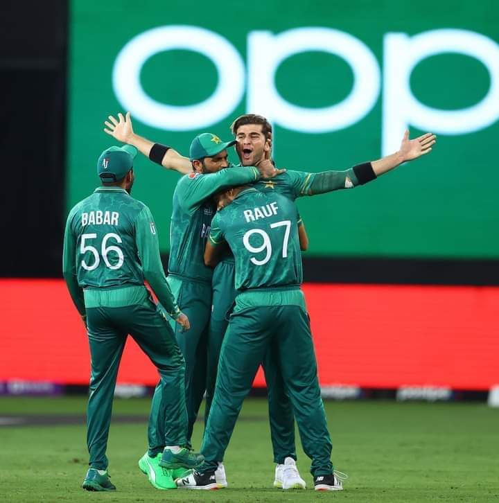 HamzaImran00's tweet photo. Proud of you Team Pakistan 🇵🇰 
You went there, you fought well, you haven't given up, and proved to the world you can't be isolated, much appreciations, winning and losing is part of the game may be the next time is our time. 👏👏 #T20WorldCup
#Pakistan #PakistanvsAustralia https://t.co/dPVsiiB3CE