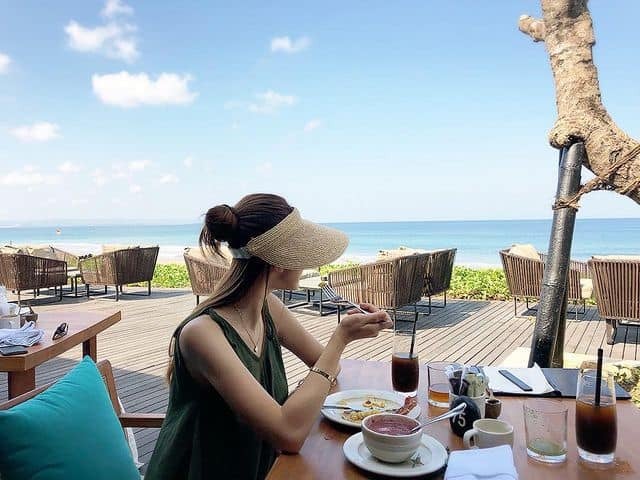 ThaPiquet's tweet photo. The sea is endless and the sea breeze blows away all the worries https://t.co/3wmC0D5p88