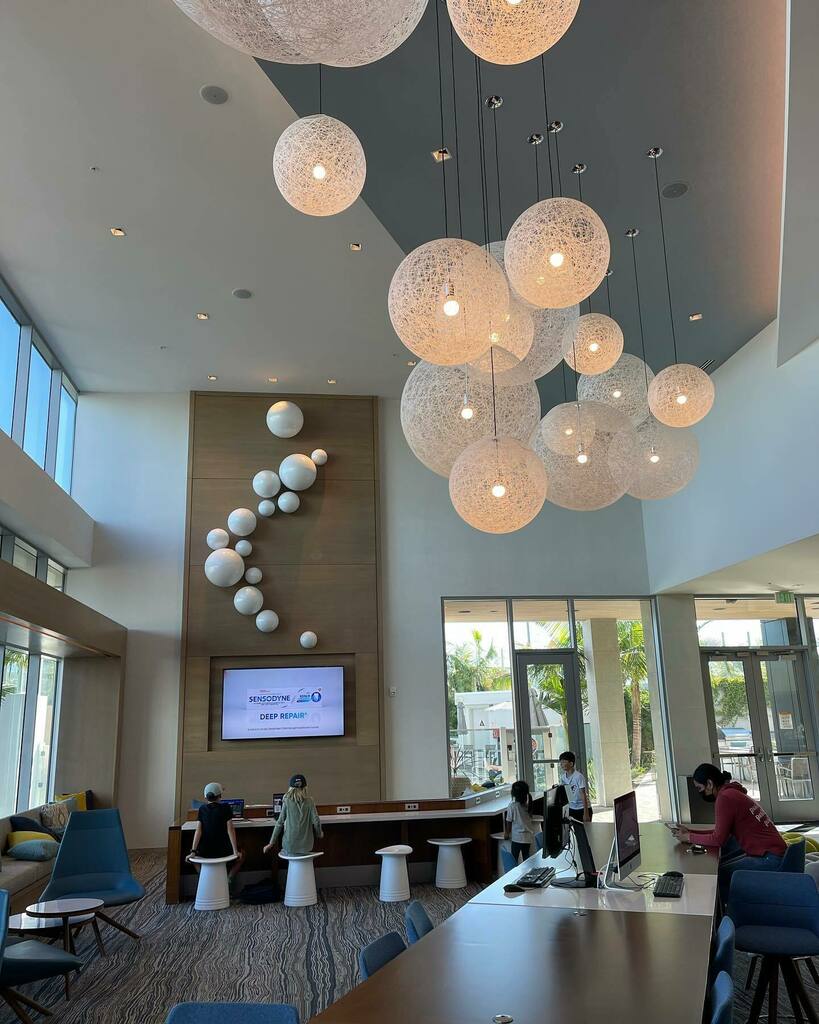 Toured the Element by Westin Hotel in Anaheim at the Disneyland Resort. Get Away Today offers fourth night free, reduced parking and free breakfast. Early Black Friday sale Adult Park tickets at kids prices! Book now @getawaytoday
#photobytap #disneylandresort #getawaytodayh… https://t.co/6L25xdkq2k