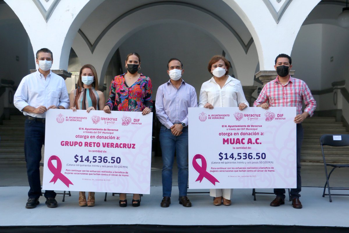AyuntamientoVer's tweet photo. #ComparteQue Tras una serie de acciones durante octubre, hoy entregamos a Grupo RETO y Fundación MUAC un donativo para que sigan apoyando a mujeres que atraviesan difíciles situaciones derivadas del cáncer de mama.

¡Enhorabuena por su importante labor! 👏🏽 https://t.co/QIERXefb30