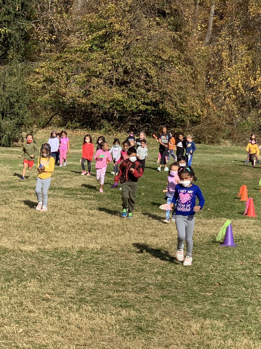 MrH62162056's tweet photo. Kindergarten rocked the GCES Turkey Trot ‘21!! ⁦@GCESPTA⁩ ⁦@hcpss_gces⁩ ⁦@GormanTeam⁩ https://t.co/m7nZnXnhpK