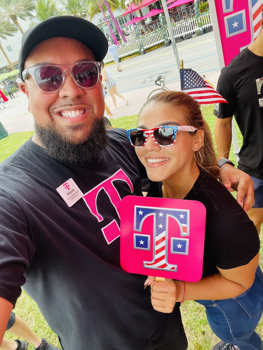 katt_magenta's tweet photo. Event #2: Veterans Day Parade- Mobilize For Service  @MJnFla @pattyc101 @MikeSievert @Mandy_Magenta #SouthBeachSignature #MarchForVeterans https://t.co/HX1C6yl94E