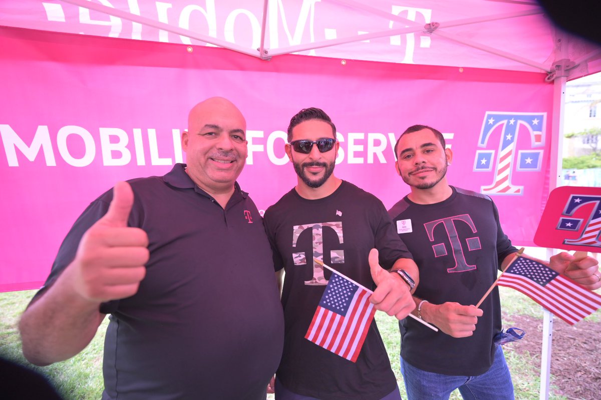 katt_magenta's tweet photo. Event #2: Veterans Day Parade- Mobilize For Service  @MJnFla @pattyc101 @MikeSievert @Mandy_Magenta #SouthBeachSignature #MarchForVeterans https://t.co/HX1C6yl94E