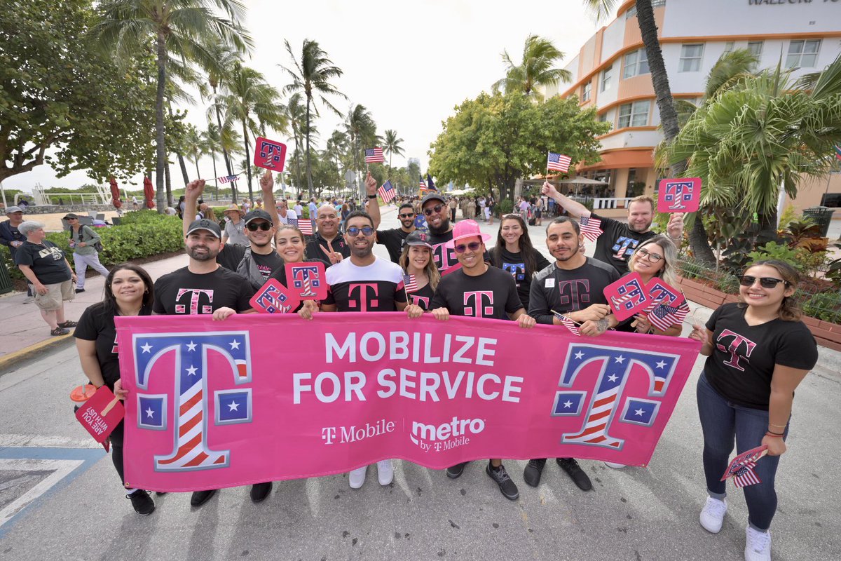 katt_magenta's tweet photo. Event #2: Veterans Day Parade- Mobilize For Service  @MJnFla @pattyc101 @MikeSievert @Mandy_Magenta #SouthBeachSignature #MarchForVeterans https://t.co/HX1C6yl94E