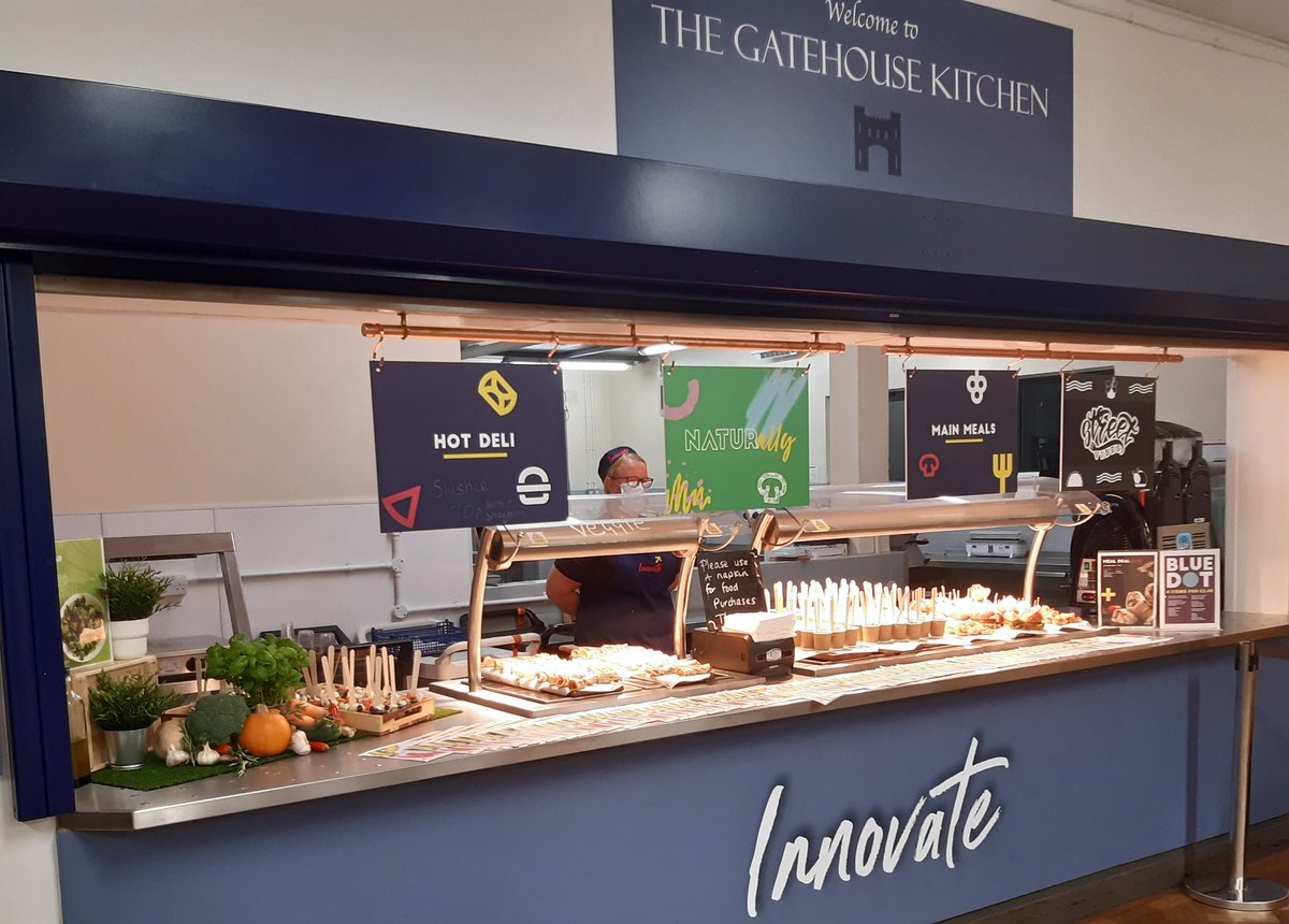 JasJackson7's tweet photo. Really pleased to support @AshtonSixth @AshtonParkSch open evening tonight.
We met some wonderful Bristol parents and pupils, some of whom we hope will be our new customers. 
#feedingpupilsbetterfoood
@GGLTOfficial 
@SchoolCatering https://t.co/1tVh6NXSrU