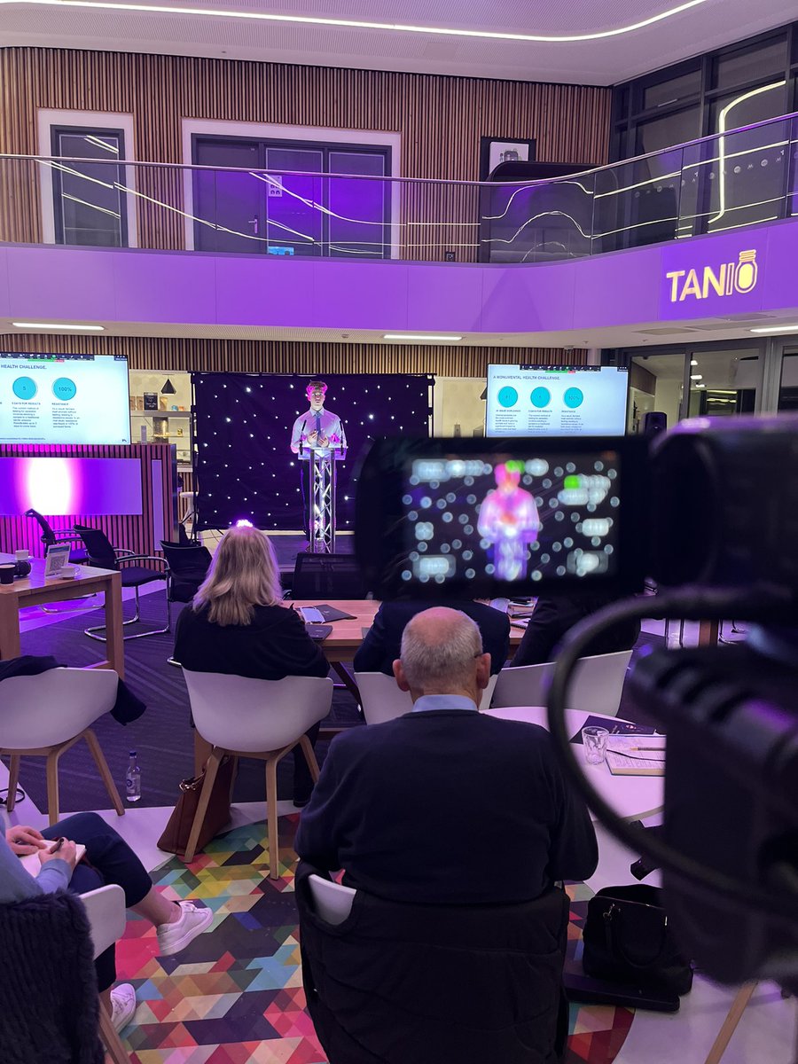 M_SParc's tweet photo. @MicronAgritech , cwmni agritech sy’n taclo iechyd anifeiliaid. 🚀 Animal health up next, with @MicronAgritech smashing the pitch. #takemymoney #denydreigiau #innovation #walesireland With a big shoutout to @WalesinIreland 🤟👏🏻 #aroesi https://t.co/4QE1imEAKQ
