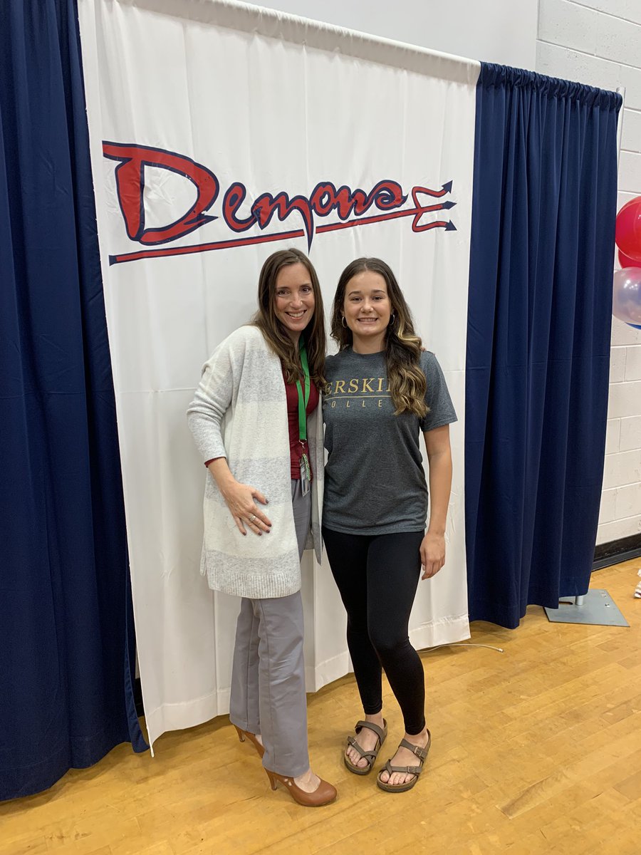 staceyakelly1's tweet photo. The BEST feeling as a teacher is knowing that you made a positive impact on your students. Today,  I was invited to witness my sweet grown 5th grade student sign for her college of choice! Excited to witness and beyond blessed to be a part of her village! https://t.co/ZTsZfJlGQ1