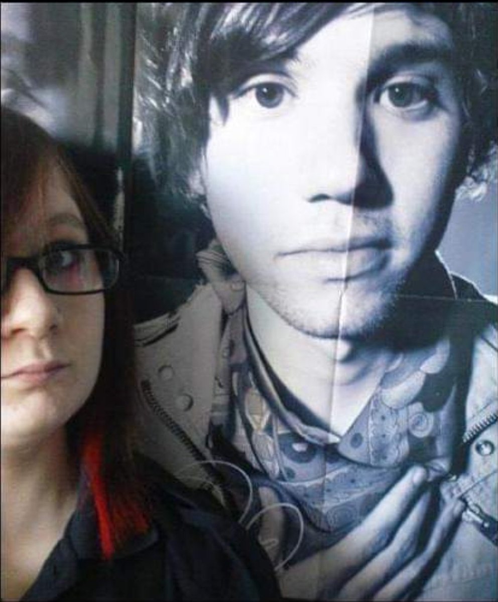 jessystardust's tweet photo. And (cause it's kinda cute) here's 15/16yo me with the object of my desire. Not WITH him cause i was an awkward shy mess ππ But I had this huge poster of him in my room. Good times π #emo4lyf #ryanross https://t.co/MLrHs0r5aL