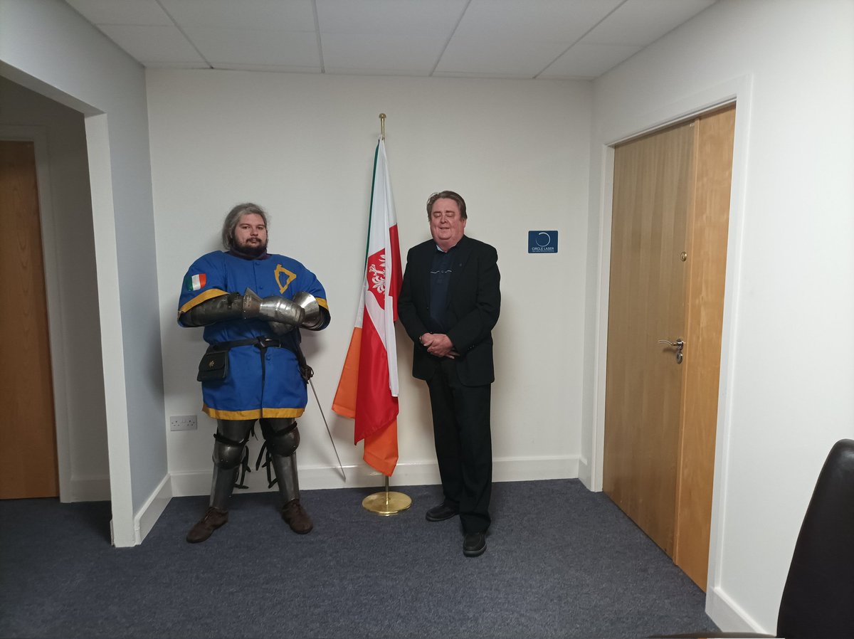 TwilightCommun3's tweet photo. Our KILKENNY Knight celebrates Polish Independence Day at the Polish Consulate KILKENNY #Poland #IndependenceDay #ireland #communitiesarestrongertogether #kilkenny #twilightcommunitygroup #communicatingEU #malbork 

https://t.co/d1JNqWSQQX https://t.co/fEgeOLIkpD