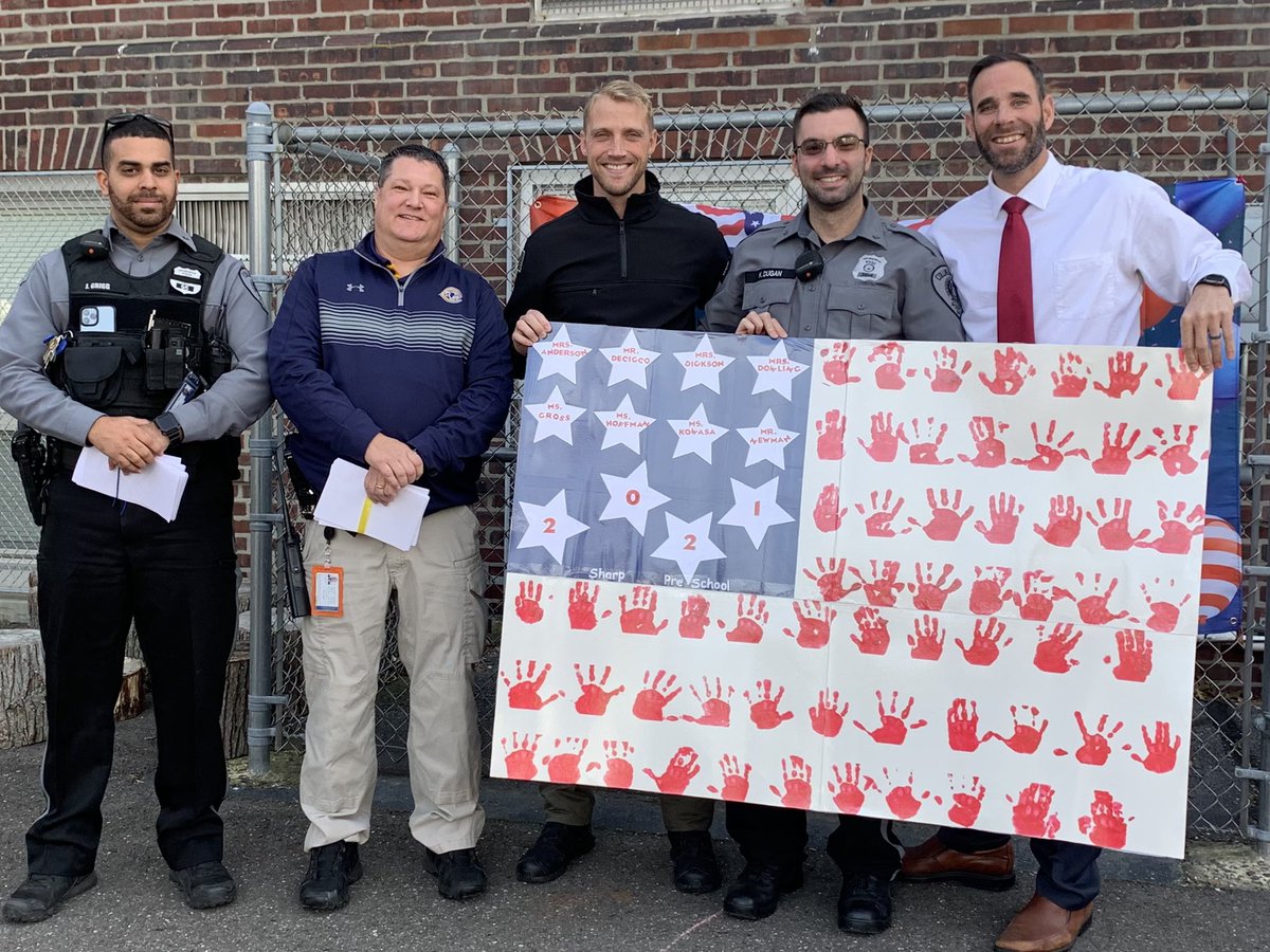 PreK had a great time celebrating our local veterans 🇺🇸 Our PreK students created a masterpiece to be hung in the new PD/Fire station! And of course we had to get a song in there too 🎶 Thank You. Thank You. Thank You 🎶