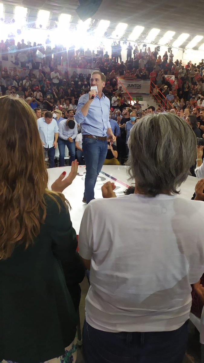 DiGiuseppeWal's tweet photo. Cerrando la campaña con el Colo @diegosantilli en La Plata. Este domingo llenamos las urnas de #JUNTOS 👉🏻🗳🇦🇷 https://t.co/PKokA3tf2c