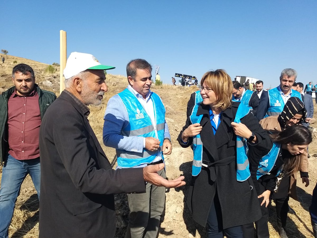 Daha yeşil bir Dünya, daha yeşil bir Türkiye, daha yeşil bir Şanlıurfa için, sizin de dikili bir ağacınız olsun dedik ve tüm teşkilatımız ile Mustafacık Köyünde fidanlarımızı diktik.

#Hedef63BinFidan

<a href="/AvAhmetTuysuz/">Av. Ahmet TÜYSÜZ</a>  <a href="/alibabacan/">Ali Babacan</a>  <a href="/devapartisi/">DEVA Partisi</a>  <a href="/Baharsaygili/">Bahar SAYGILI</a>  <a href="/sanemoktar/">sanem oktar</a>