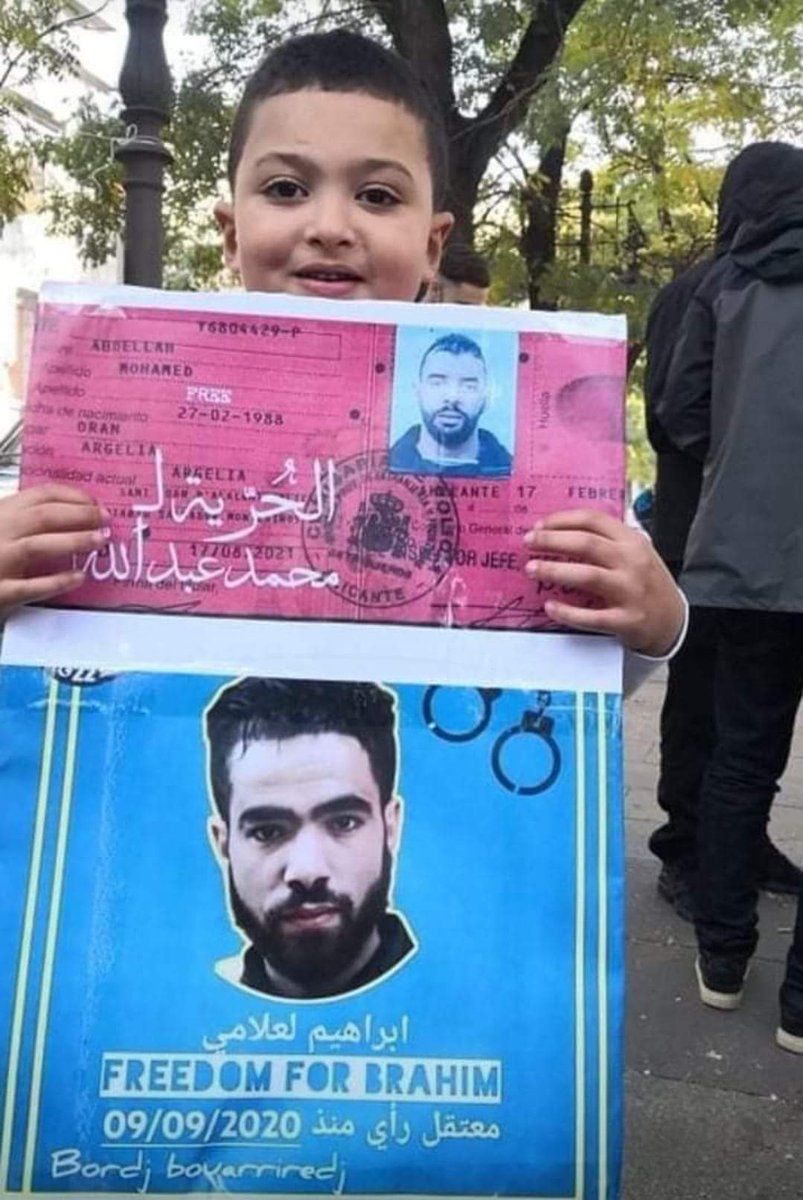 M_benhalima's tweet photo. Marlaska y @sanchezcastejon recuerdan bien que ustedes han dejado este nino sin su padre ustedes asumen las consecuencias si régimen dictatorial en Argelia mata el padre de este niño.
La comunidad argelina va manifestar pacíficamente hasta que se devuelve el padre. https://t.co/3Kmi4uK2U7