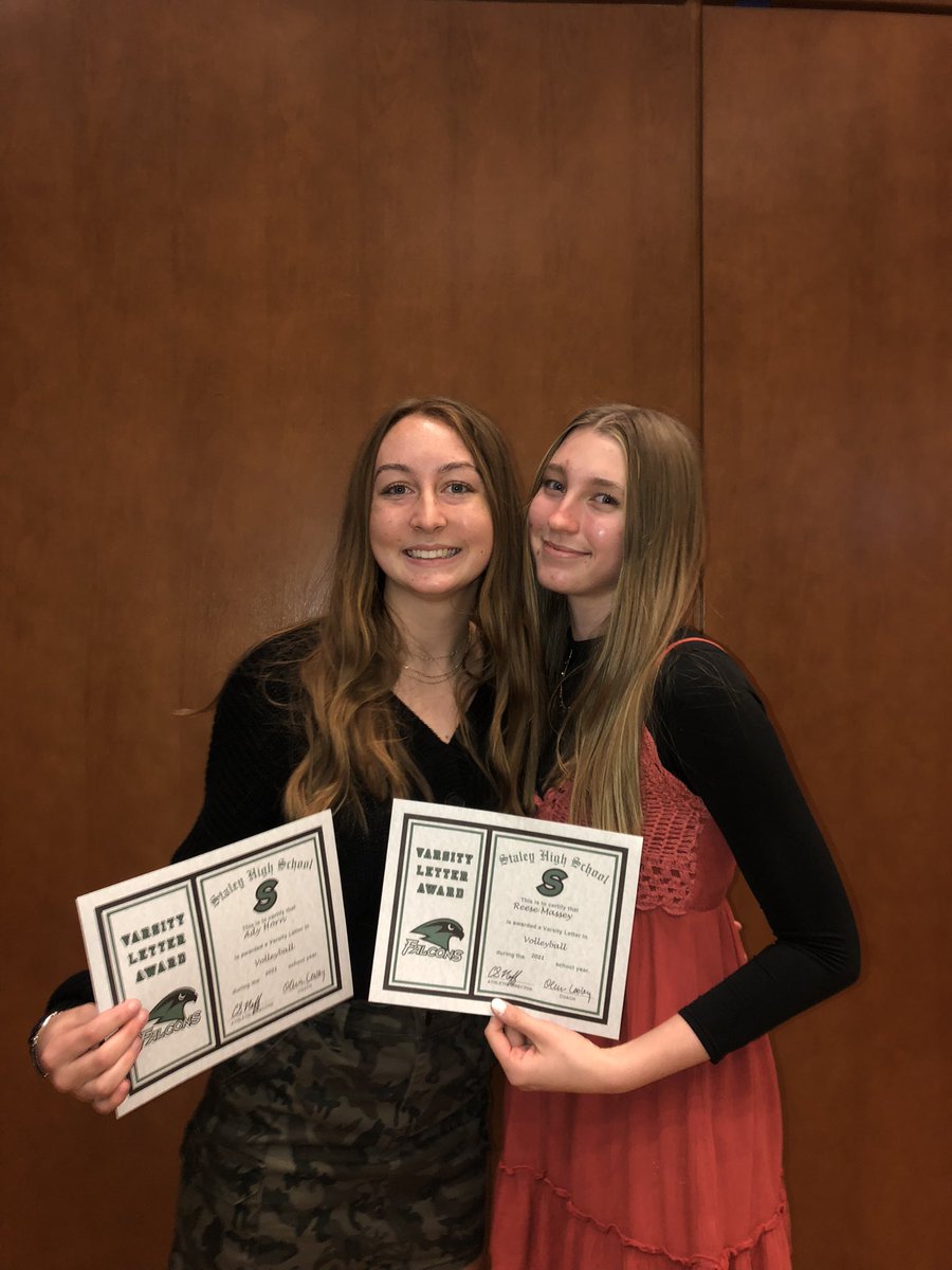 ReeseMassey_13's tweet photo. A couple pictures from our end of the season banquet! So thankful for my letter! I’m especially proud of these two and their record setting achievements! You guys are studs! 🤍 @kalia_morris @ady_horn https://t.co/Y2c0ZFcP50