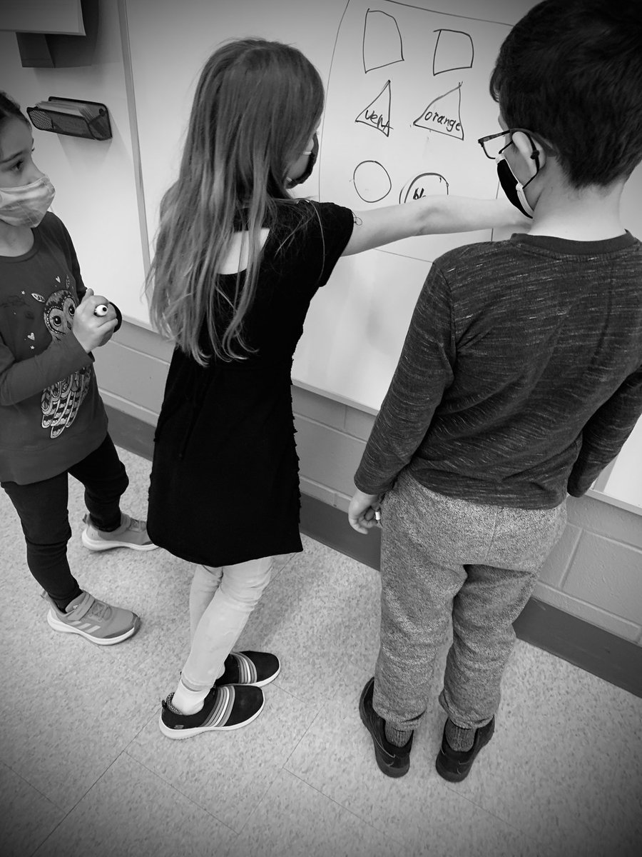 NGinglo's tweet photo. Superbe tâche du livre #BuildingThinkingClassrooms. Les élèves apprennent du raisonnement des autres et j’observe, émerveillée que toutes sortes d’obstacles soient effacés. Les élèves se surpassent et s’encouragent en toute beauté.❤️
#equitymath
#collaboreflexive
#cscdgrmaths https://t.co/ygD3Ay8LMn