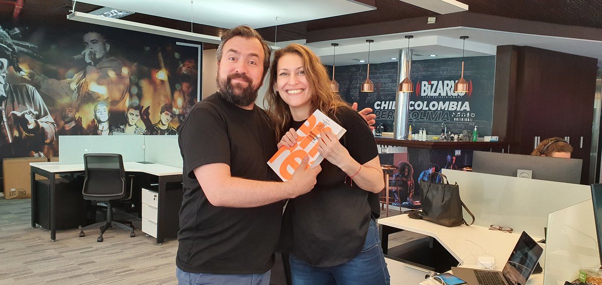 NicoAvilesV's tweet photo. Entregando el regalo prometido! @mestresbcn @TransitCultura @BtaBarbara https://t.co/y5iaIM6vmJ