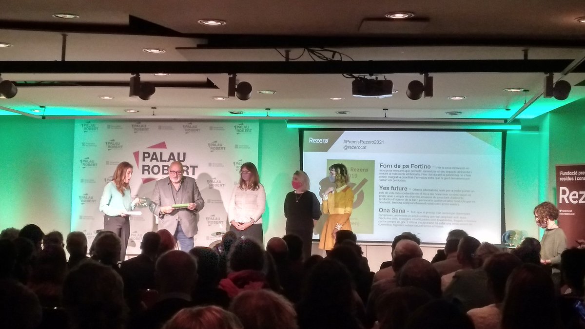 vmitjans's tweet photo. Premis Rezero 2021 en categoria de comerç. Les guanyadores són Yes future supermarket! #premisrezero2021 https://t.co/2vljSKR1zJ