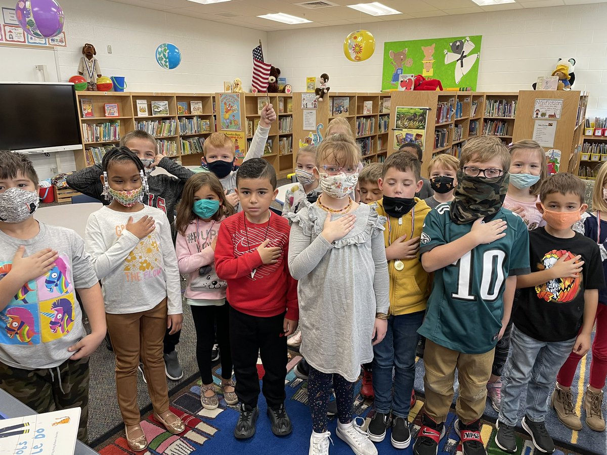 hjwolf2's tweet photo. First graders choosing a library book about Veterans Day! #wyasd https://t.co/jIj6yTORDs