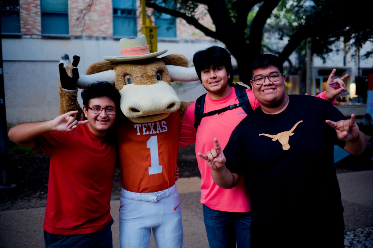 UTexasStudents's tweet image. UT Austin is home to more #FirstGenLonghorns than ever before🤘

Meet 2 students who share how they found their community, as we recognize 10K+ first-gen students during First-Generation College Celebration Week: bit.ly/PODCASTFirstge…

#CelebrateFirstGen #FirstGenForward