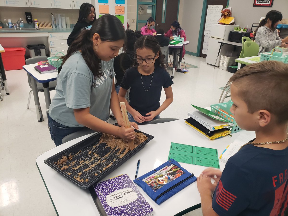 kelleynorrisPFE's tweet photo. Creating a Plateau on science lab-weathering, erosion and deposition.
#humbleisd_mbe
#mbebears2020
#mbeisfamily https://t.co/ldyOzA2Jiz