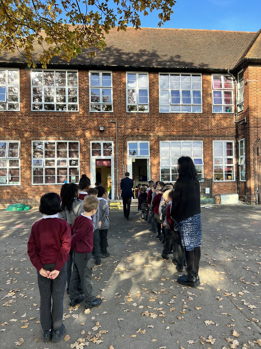 aquinastrinity's tweet photo. A beautiful silence held today at Trinity remembering all those who have been so brave and sacrificed so much https://t.co/t009wdXqLb