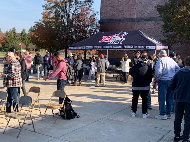 Our HS students welcomed and honored local veterans and their families at HHHS today for a gathering, ceremony, and celebration. Thank you, Veterans!
#VeteransDay