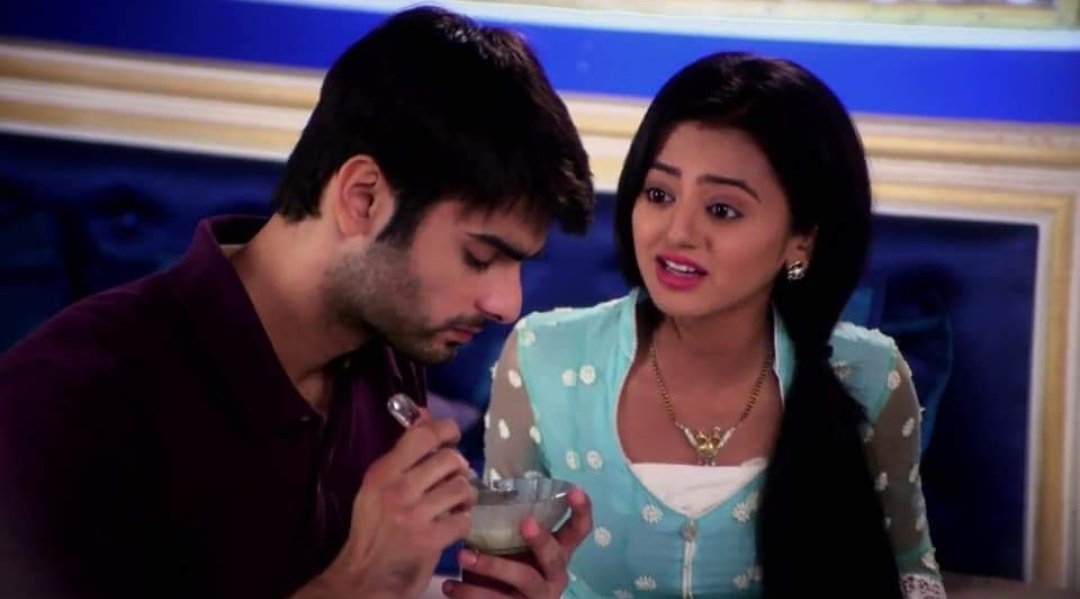 fantasyisILU's tweet photo. #6YearsOfSwaSan 

2 Nov 2015

Sa - Kheer achi bani h Swara
Sw - Mr. Maheshwari it's not so simple k kahugi maa se ki hum dono itane ache dost hone ke baad bhi m tumhe pasand nhi karati.
Sw - Sanskar tumne meri sari kheer khatam kar di 
Sa - 1 min Shoshan, torture 😄

#VaHe

(1/3) https://t.co/OSprggdr9z
