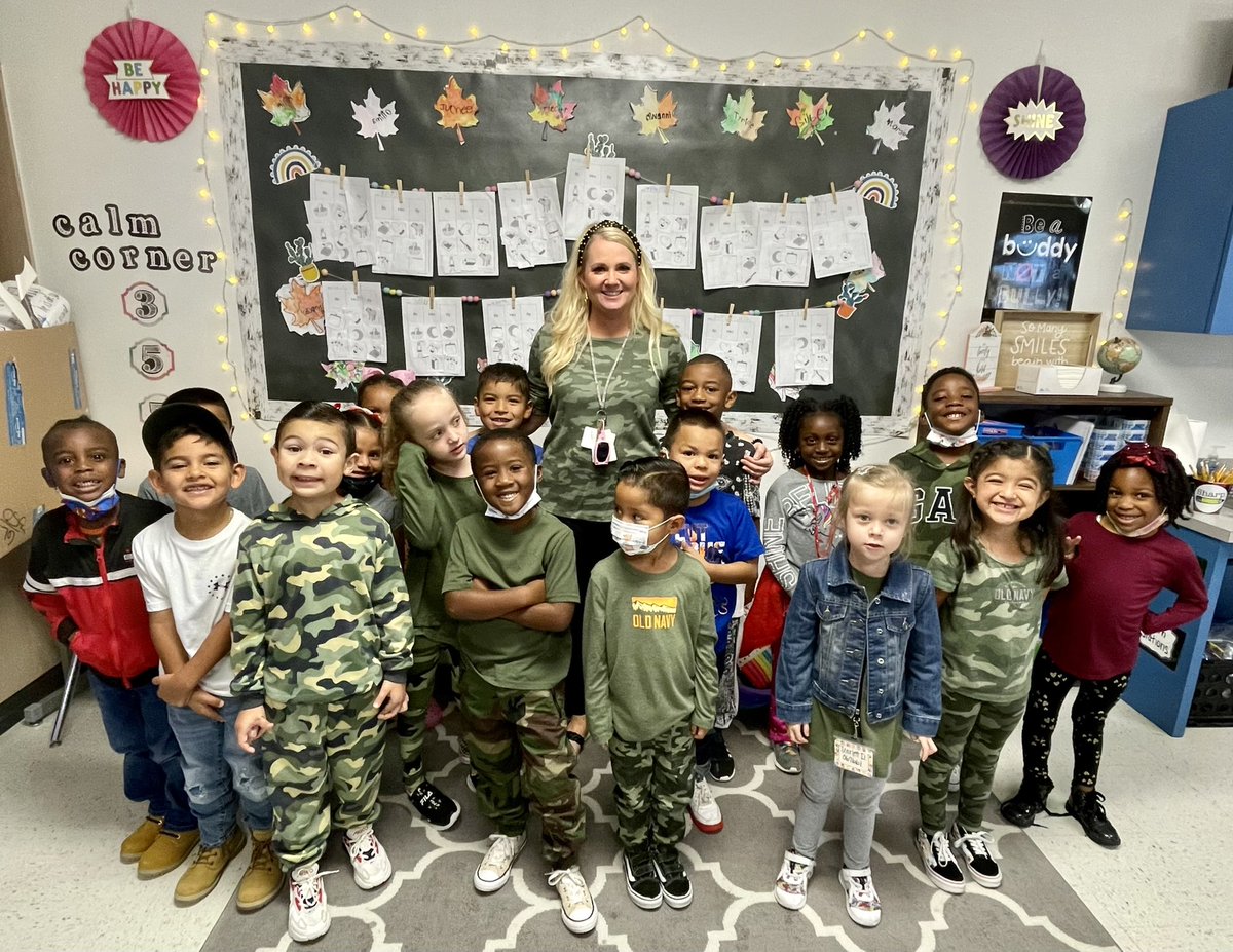 ShanashScott's tweet photo. On Veterans Day we wear CAMO🇺🇸❤️✨ Thank you to all who have served and are still serving our country to keep us safe! @TerrellISD https://t.co/EzYIZZvuUw