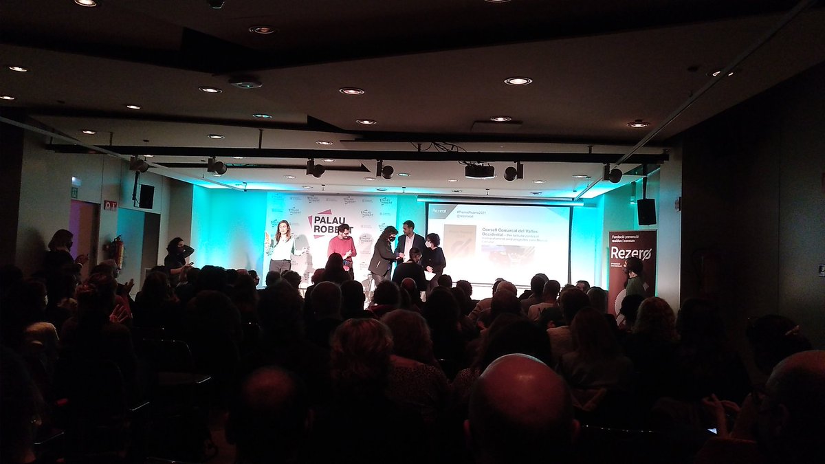 vmitjans's tweet photo. I el premi a l'administració local és pel Consell comarcal del Vallès Occidental per la lluita contra el malbaratament alimentari a Mercavallès #premisRezero2021 https://t.co/dyscy9kftD
