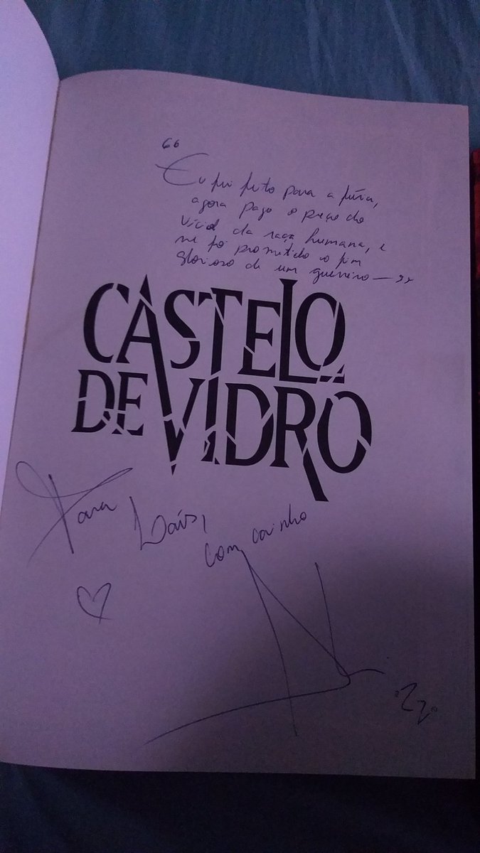 morahina's tweet photo. desde 2017 acompanhando, nem acredito que agora eu tenho o livro 🥺 
#LivrodeVidro @ShinizRM @EditoraVioleta https://t.co/MmzTf2aqVd