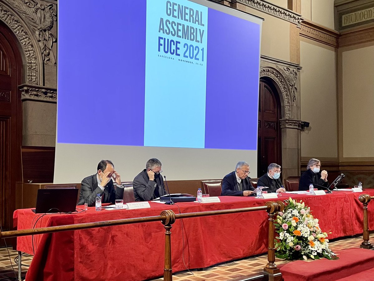 unisantpacia's tweet photo. 🔛 Comencem la #FUCE21 amb la benvinguda de les institucions organitzadores: #AUSP, #URL i #FUCE.
👉🏼 Dr Armand Puig, rector @unisantpacia
👉🏼 Dr @JosepMGarrell, rector @uramonllull
👉🏼 Prof. Michael Mullaney, president #FUCE
👉🏼 Mons. Joan Planellas, arquebisbe @esglesiatgn https://t.co/NR0qC9KkST