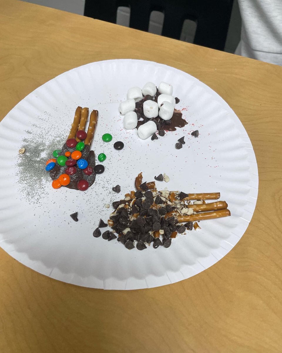 Mechanical Principles students are gearing up for our welding unit. Today students learned more in depth about electrodes and their different coatings. Students got to model electrodes with pretzel rods and different toppings 👩🏼‍🏭 #teachag