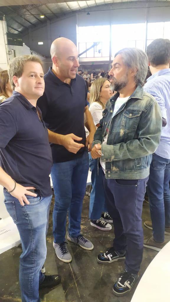 DiGiuseppeWal's tweet photo. Todos #JUNTOS en el cierre de campaña de La Plata. #JUNTOS al domingo para hacer rebalsar las urnas con futuro, trabajo, educación, seguridad y esperanza. Lista 506 👍🏼 @Nestorgrindetti @YoSoyMartiniano @monzoemilio @cristianritondo https://t.co/U9hIepEsSI