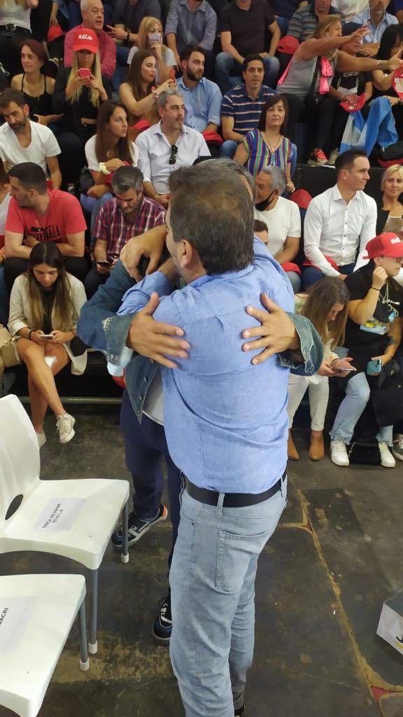 DiGiuseppeWal's tweet photo. Todos #JUNTOS en el cierre de campaña de La Plata. #JUNTOS al domingo para hacer rebalsar las urnas con futuro, trabajo, educación, seguridad y esperanza. Lista 506 👍🏼 @Nestorgrindetti @YoSoyMartiniano @monzoemilio @cristianritondo https://t.co/U9hIepEsSI