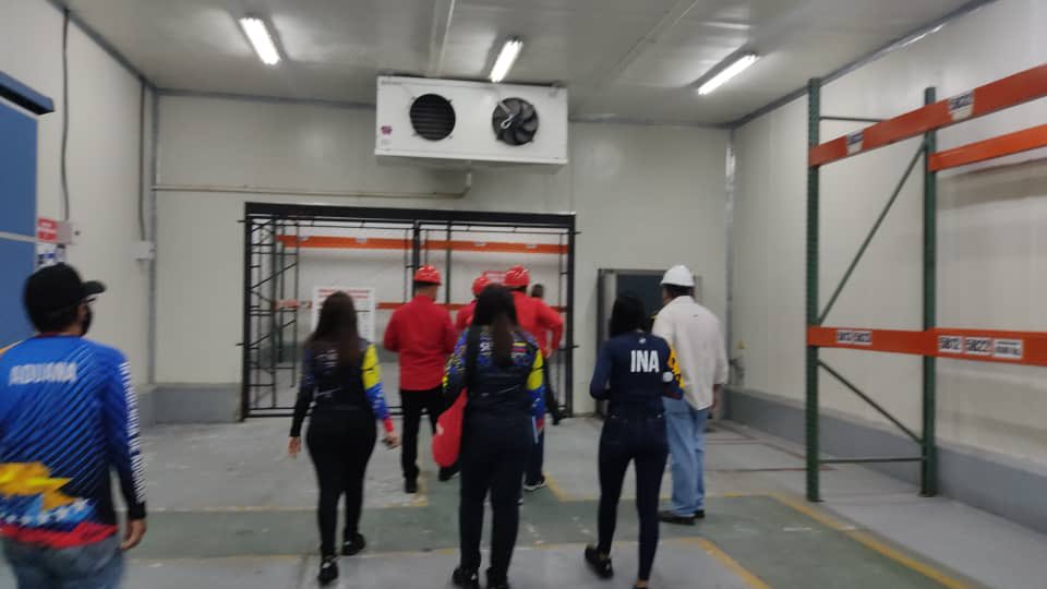 inaseniat's tweet photo. El Intendente Nacional de Aduanas @r_contrerash realiza visita a la Aduana Principal @AereaMaiquetia con la finalidad de seguir agilizando los procesos aduaneros,seguimos siendo la fuerza que mueve al país @SENIAT_Oficial https://t.co/W9zFgMyWFy