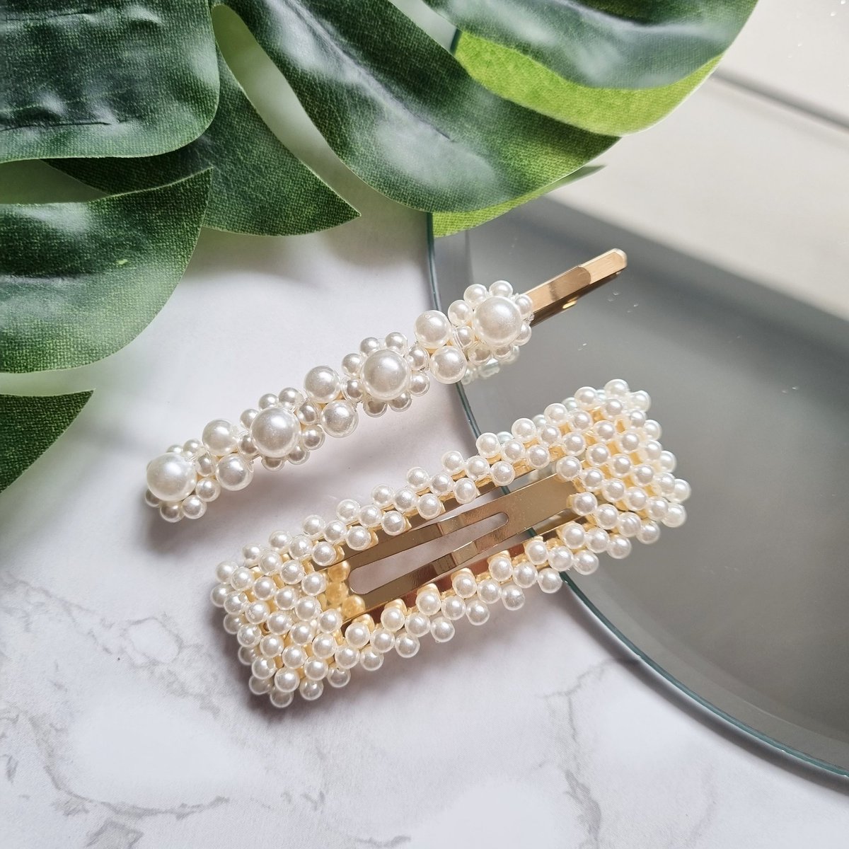ElleKayBeads's tweet photo. Oversize pearl hair clips available online, sold individually or you can mix and match. Order online from £4 or send us a DM!

https://t.co/Myxk84qbtS

#etsy #etsyuk #accessories #SmallBusiness #shopsmallbusiness https://t.co/irWnRwElbL