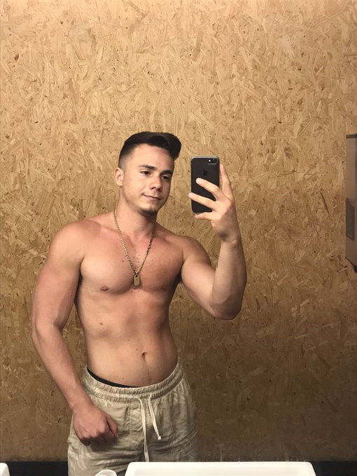 💪🏻👶🏻 https://t.co/hCPxtVP5jT
