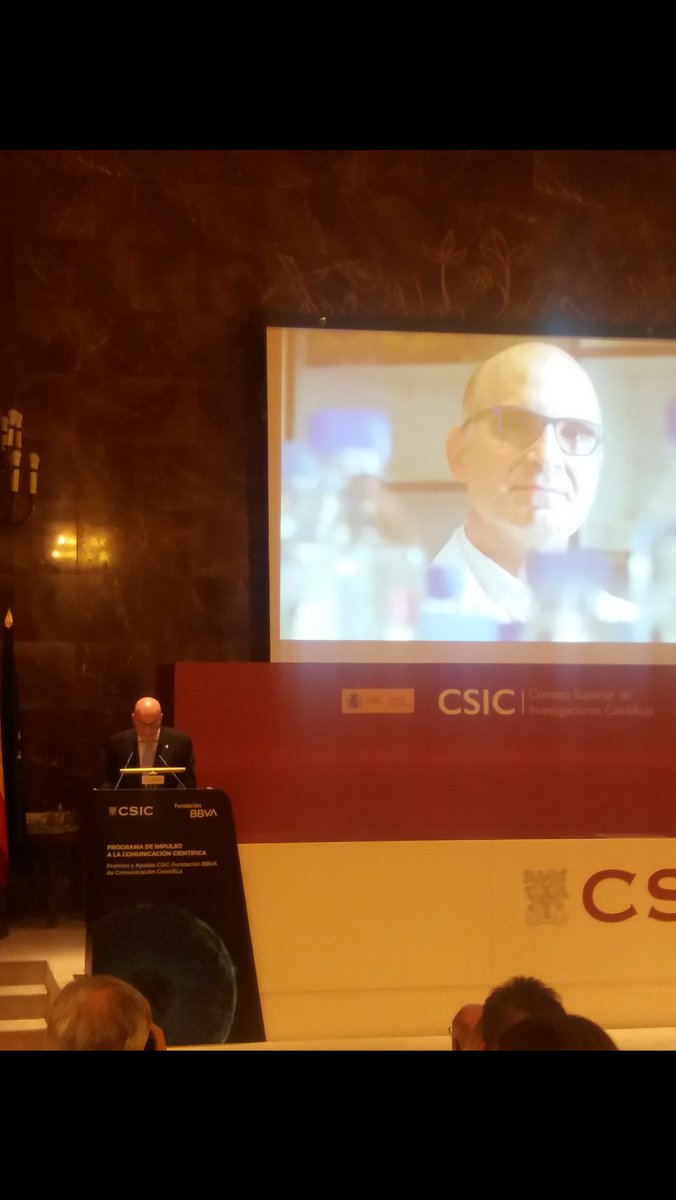 CBM_CSIC_UAM's tweet photo. Turno de @JALGUERRERO Director Cultura Científica #CBMSO,  de agradecer el premio compartido de comunicación científica #CSIC y FBBVA https://t.co/tDInc5oOmu