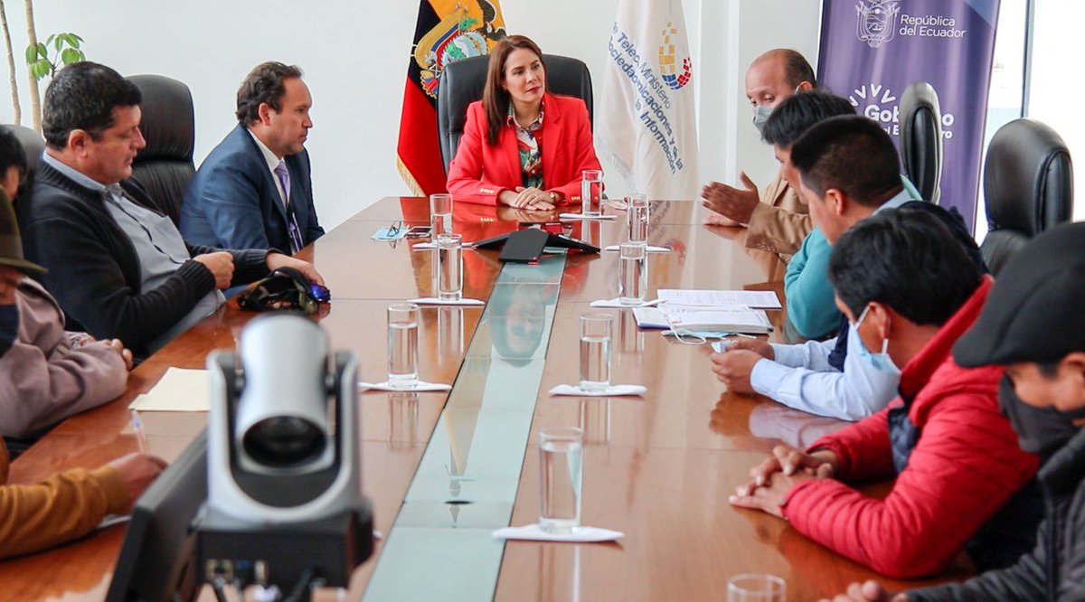 vmaino's tweet photo. Recibí a la Unión de Organizaciones Indígenas de Cayambe. En @Telecom_Ec apoyamos las organizaciones sociales y conectamos al área rural brindando conectividad, servicios digitales y facilitando condiciones para que las radios comunitarias sean espacios de información y diálogo. https://t.co/XcrLva8IaJ