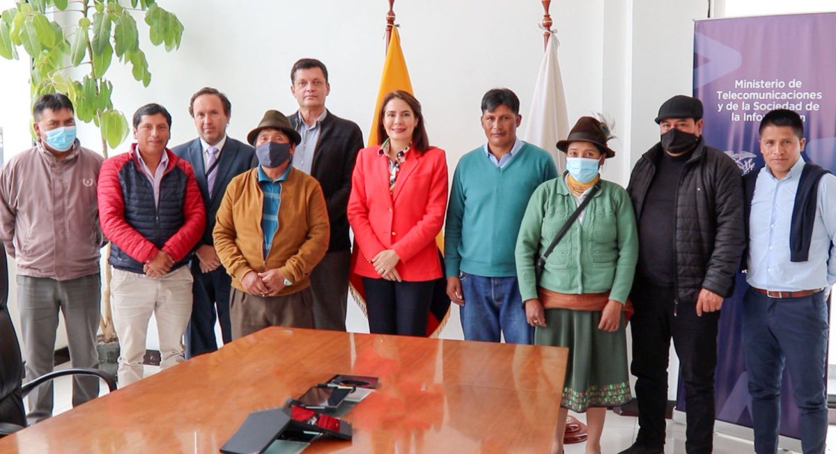 vmaino's tweet photo. Recibí a la Unión de Organizaciones Indígenas de Cayambe. En @Telecom_Ec apoyamos las organizaciones sociales y conectamos al área rural brindando conectividad, servicios digitales y facilitando condiciones para que las radios comunitarias sean espacios de información y diálogo. https://t.co/XcrLva8IaJ