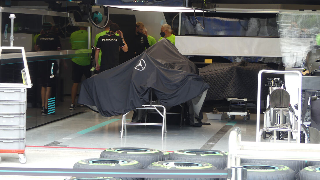 AlessandroSala1's tweet photo. #F1 #TechGP #BrazilGP @InterlagosTrack (📸#AMuS #Ferrari) In grave ritardo oggi sono arrivati i componenti delle monoposto di vari team (Ferrari, AlfaRomeo,Haas e McLaren) ritardo che procrastinerà sino a domattina per alcune squadre la preparazioni in vista del weekend paulista. https://t.co/k0CUhQKlyL