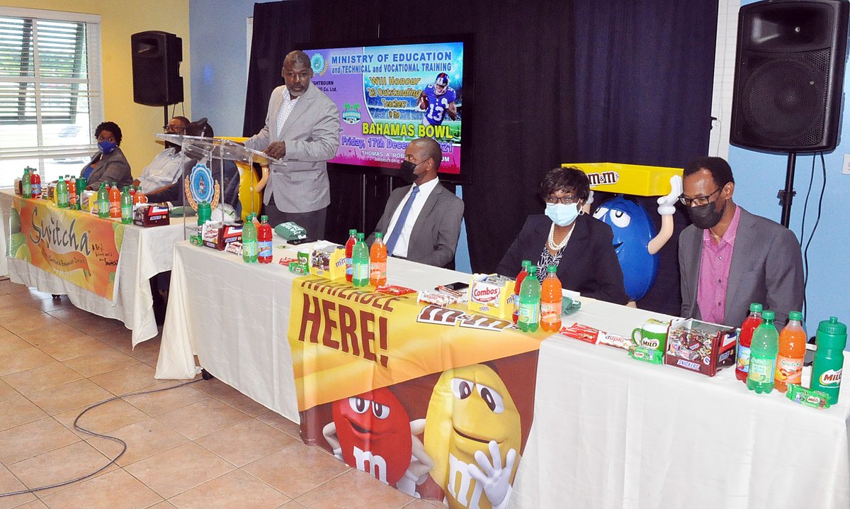 BahamasMoe's tweet photo. The 2021 Bahamas Bowl Hosts "Yards For Teachers" Grant

On Monday November 8th, 2021, a Press Conference was held to launch that start of the Bahamas Bowl's "Yards for teachers" grant. Twenty public school teachers will receive a $500 grant to be used to improve their classrooms. https://t.co/buqyWTXhLk