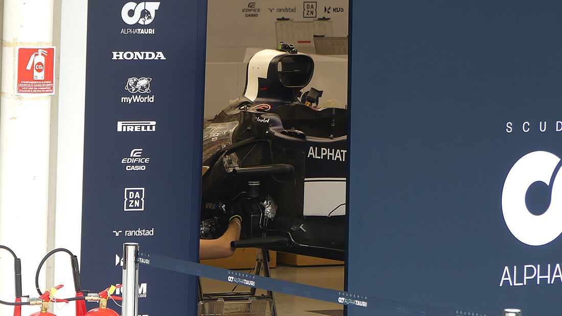 AlessandroSala1's tweet photo. #F1 #TechGP #BrazilGP @InterlagosTrack (📸#AMuS #Ferrari) In grave ritardo oggi sono arrivati i componenti delle monoposto di vari team (Ferrari, AlfaRomeo,Haas e McLaren) ritardo che procrastinerà sino a domattina per alcune squadre la preparazioni in vista del weekend paulista. https://t.co/3INIYgMVf5