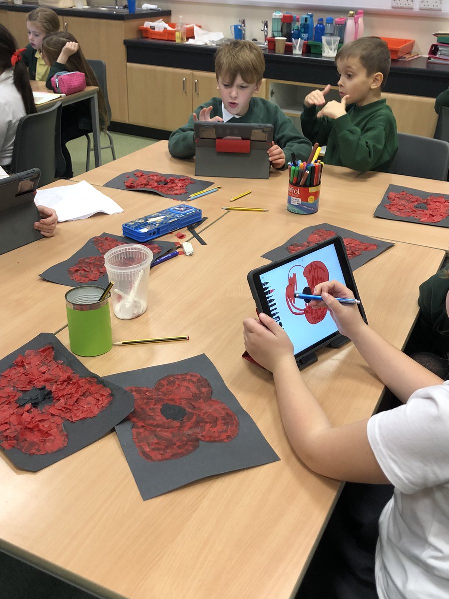 claire_bony's tweet photo. #RemembranceDay2021 Very creative afternoon with P3/4 @HalyrudePs enjoying using #TayasuiSketchesSchool to create beautiful poppies and poppy wreaths. #ScottishBordersCreates #inspireSBC #iaminspirelearning https://t.co/W3F3OCqgDM